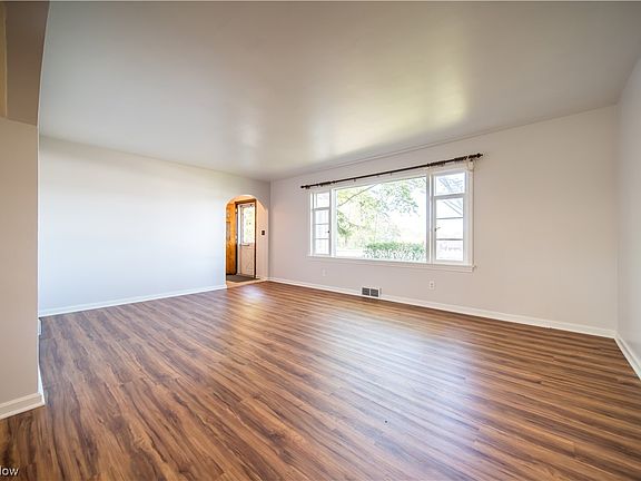 3rd image of 1540 Twin Elm Dr