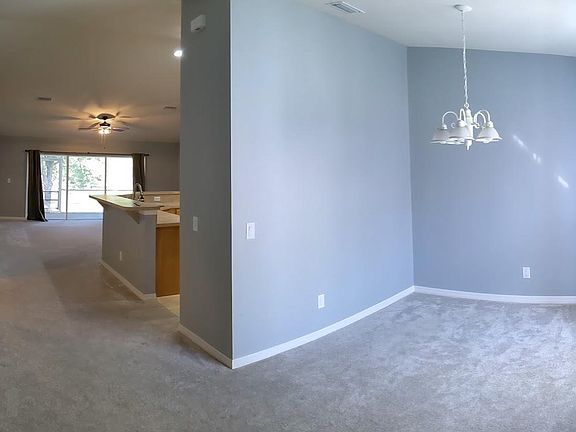 5th image of 2116 N San Mateo Dr