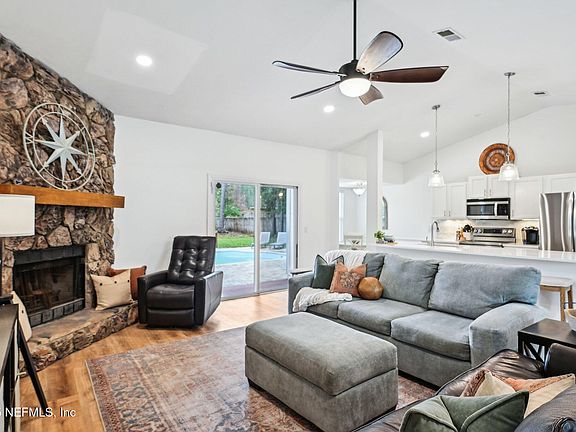 5th image of 11163 CLOVERHILL Circle E