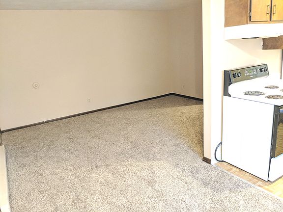3rd image of 3811 Sandhurst Dr APT 300