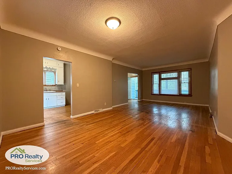 826 Thomas Ave — Photo 6