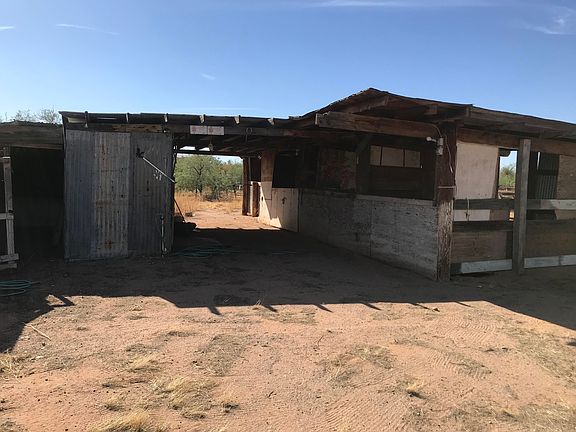 3rd image of 9401 N Clayton Pl