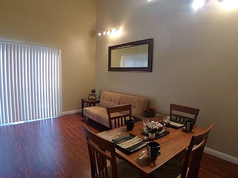 Villa De Adel Apts — Photo 192
