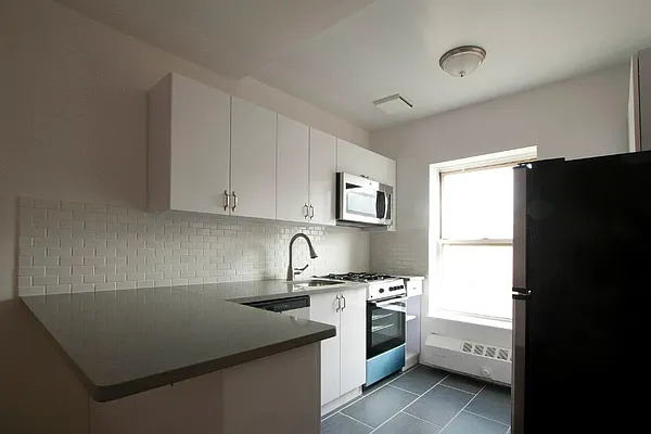 Rented by Wave Real Estate Group | media 11