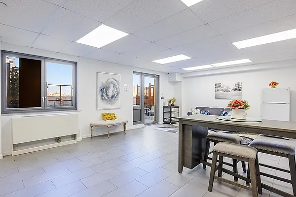 Rented by MNS | media 8