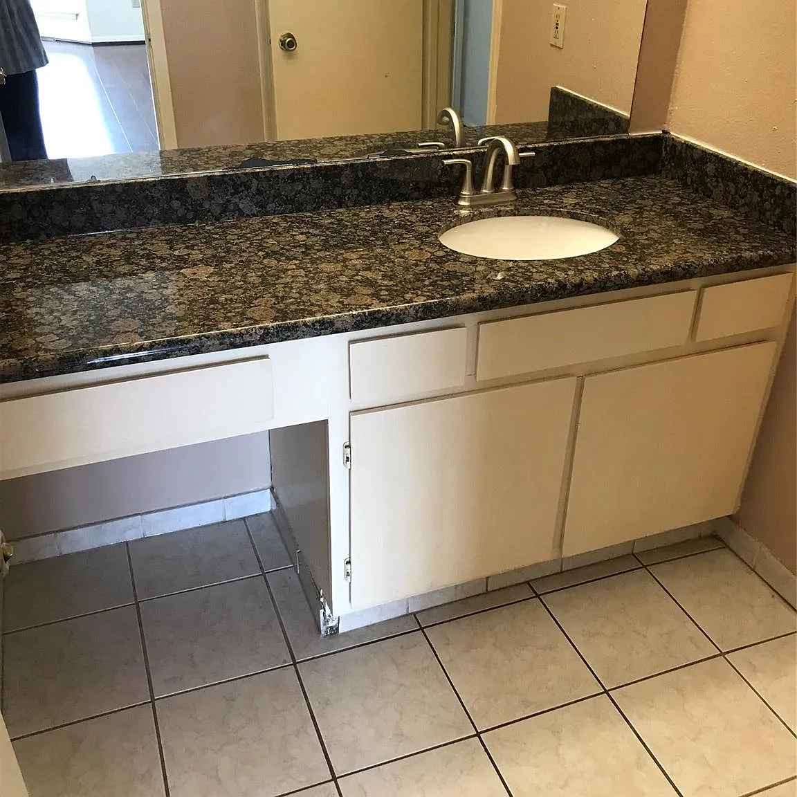 2 bed, 1.0 bath, 948 sqft, $1,250 — Photo 1