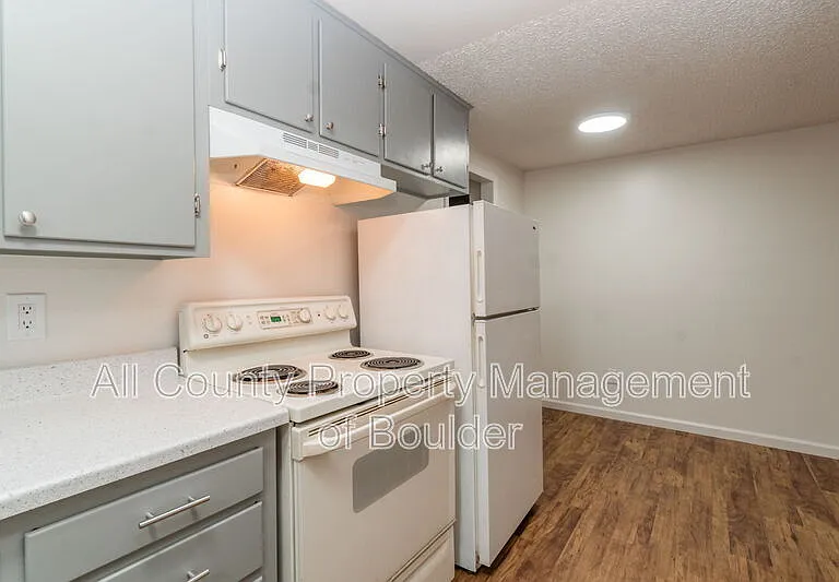 1353 Coffman St #8 — Photo 9
