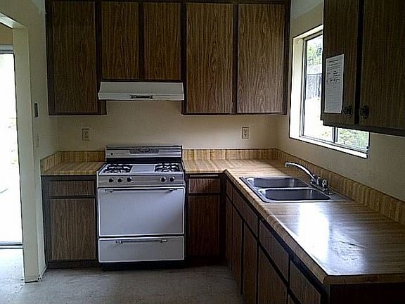 3rd image of 4560 Royal Oak Dr