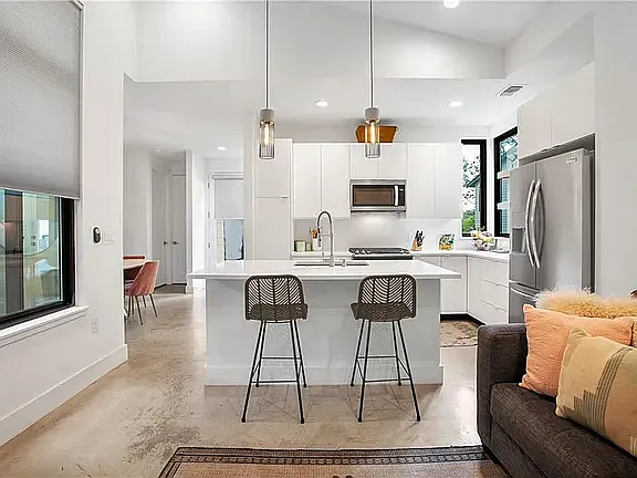 1207 Deloney St #B — Photo 3
