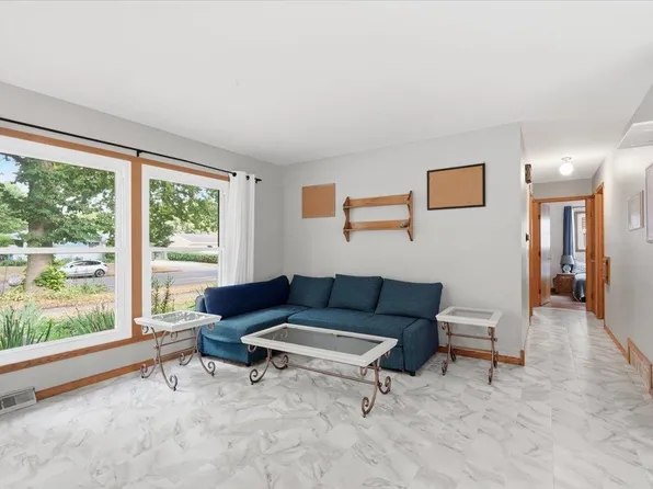 2209 Prairie Rd, Madison, WI 53711