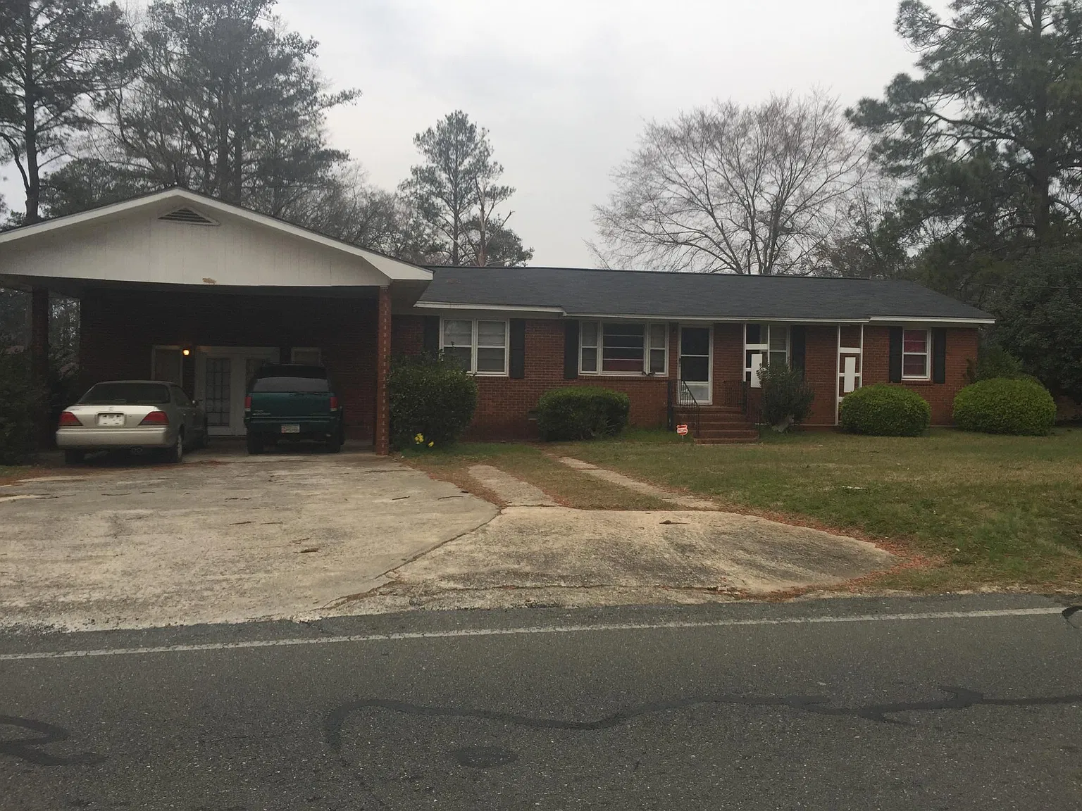 5 bed, 2.5 bath, 2200 sqft, $1,250 — Photo 2