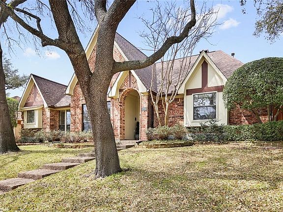 3rd image of 15315 Cypress Hills Dr