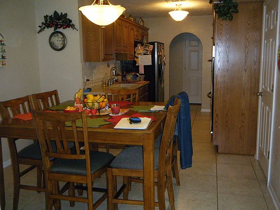 4th image of 609 W Trout St