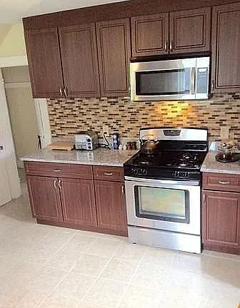 2nd image of 1186 Chestnut St