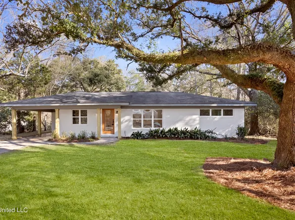 106 Pine Dr, Ocean Springs, MS 39564