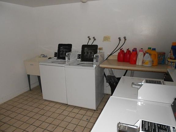 4th image of 1026 W Dakin St #1 W