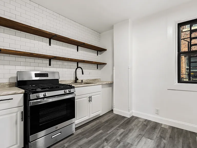 408 E 6th St #5 — Photo 11