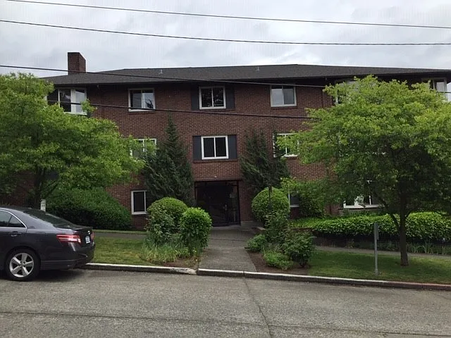 Lakecrest — Photo 2