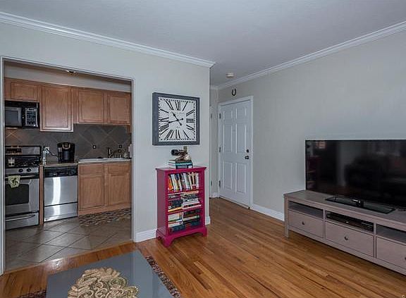 4th image of 276 S Sherman St Unit 8
