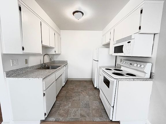 5th image of 17 Quay Ct APT 02