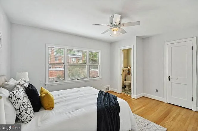 2325 Huidekoper Pl NW — Photo 3