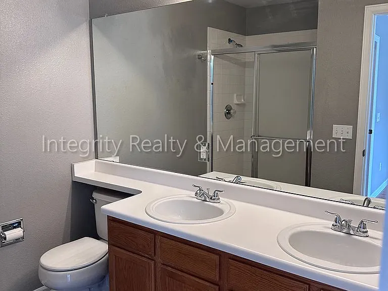 1041 Laurenwood Ln — Photo 32