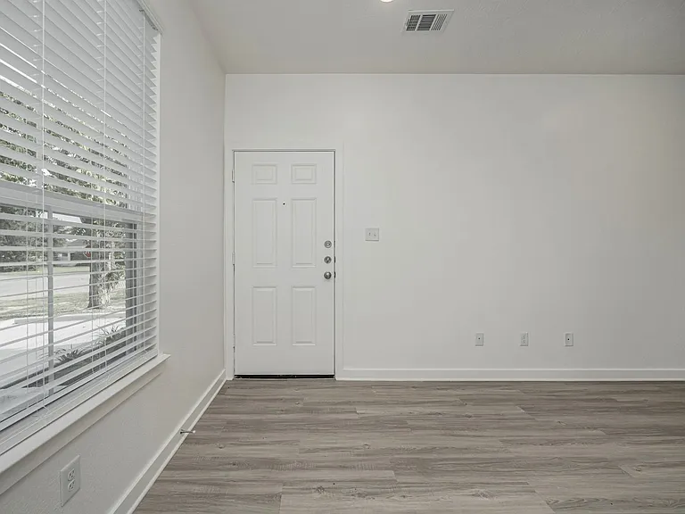 1608 W 5th St #1 — Photo 5