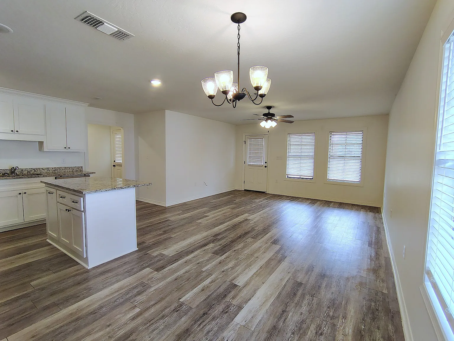 3 bed, 1400 sqft, $1,600 — Photo 3