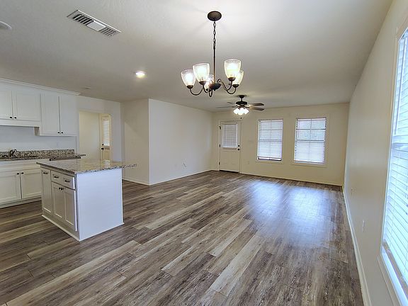 3rd image of 11 Boone Ln