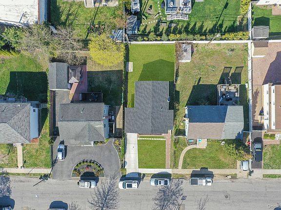 2nd image of 16 Riviera Parkway