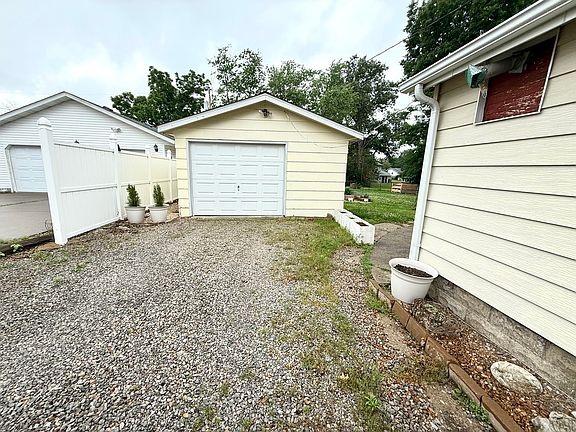3rd image of 107 Wilcox Ave
