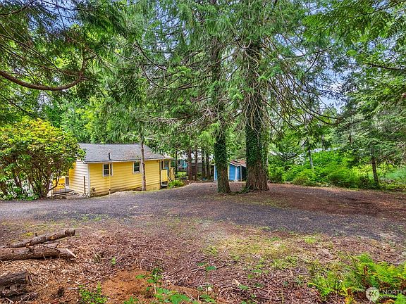 3rd image of 2528 Westwind Drive NW