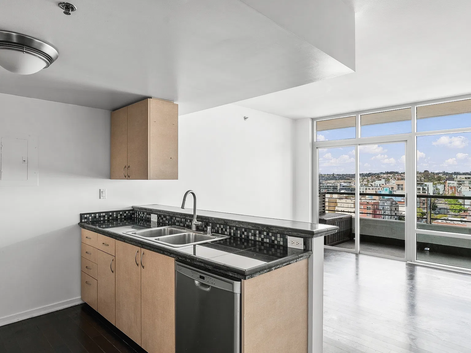 2 bed, 822 sqft, $3,395 — Photo 4