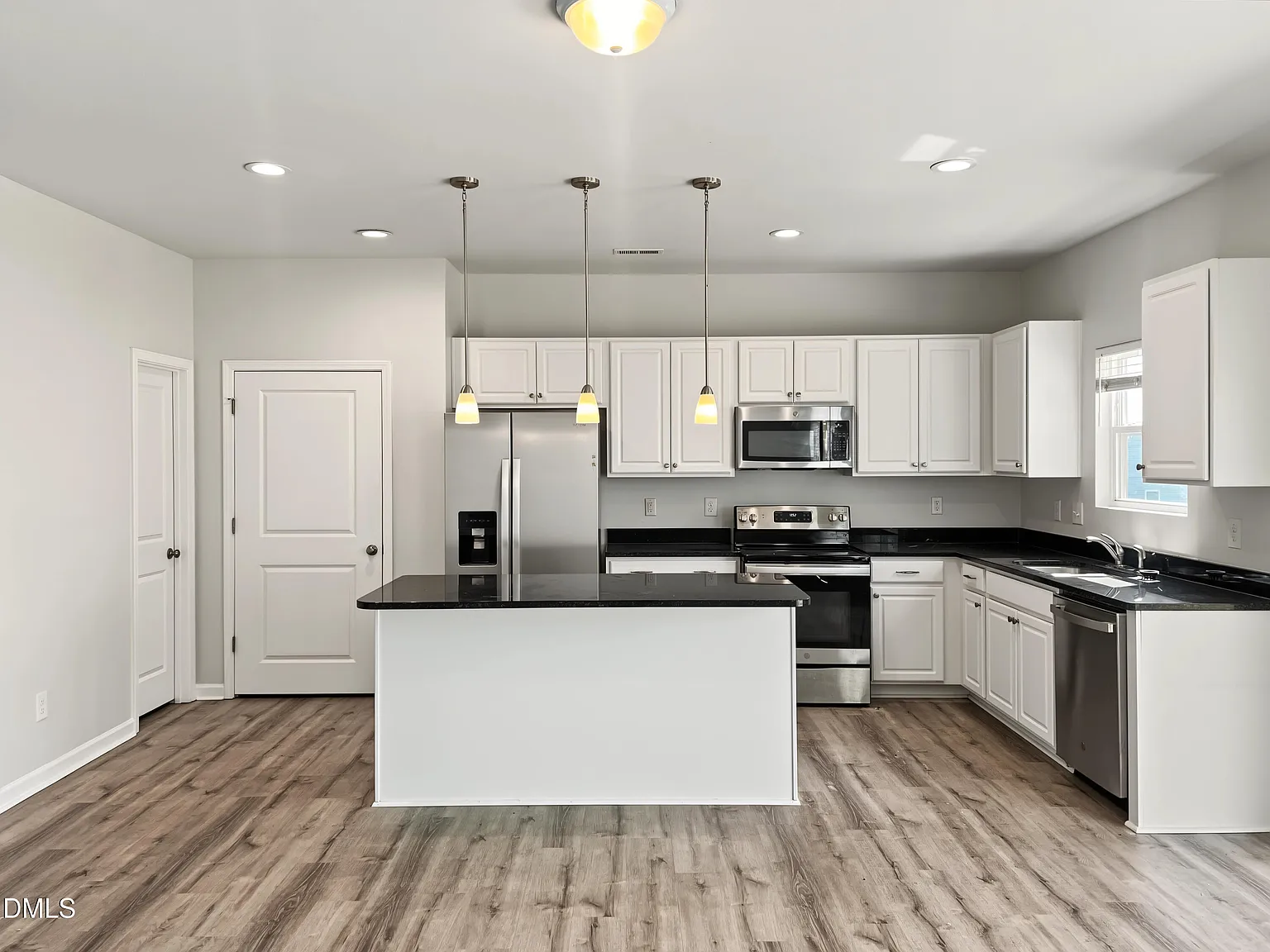 4 bed, 2.5 bath, 2237 sqft, $2,100 — Photo 4