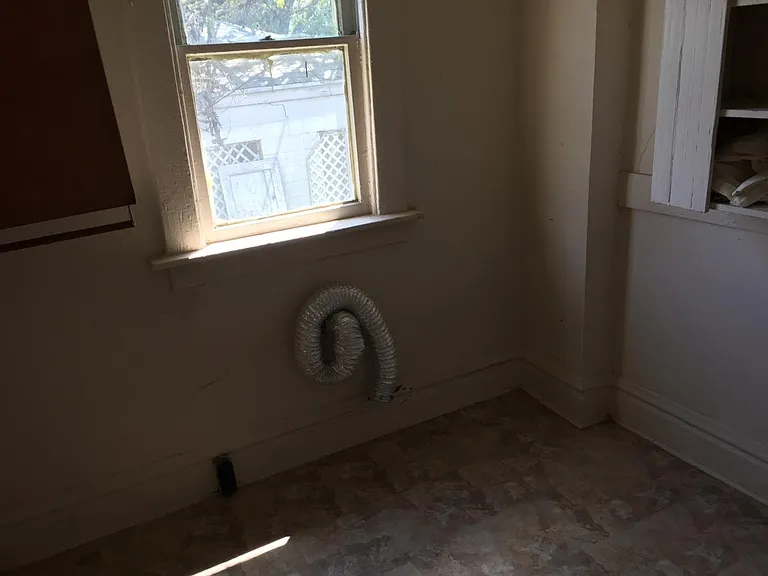 208 Dana Ave — Photo 5