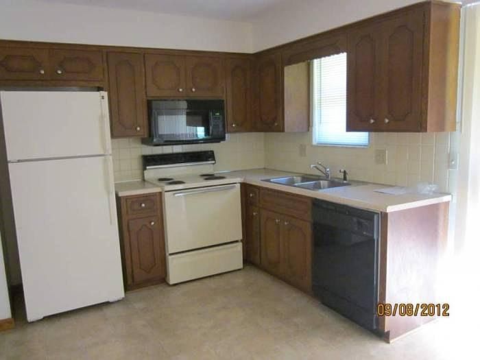 2nd image of 2535 NW 6th St