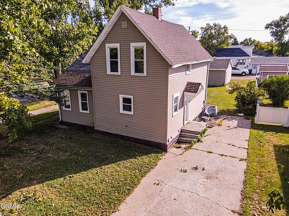 4th image of 755 4th St SW