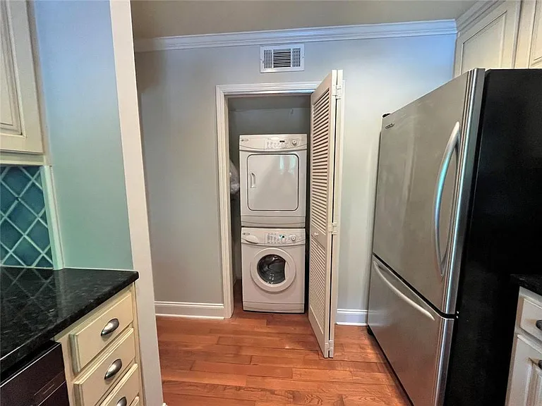 82 Montre Sq NW — Photo 32