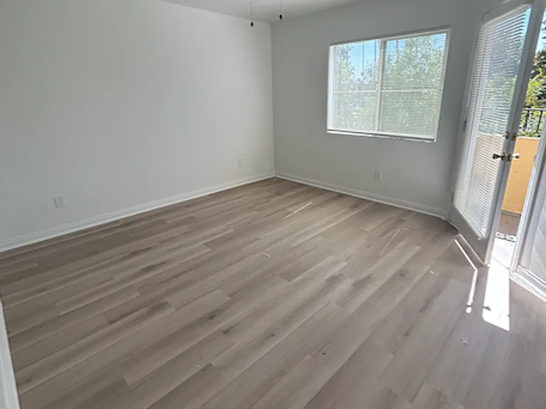 14359 Haynes St — Photo 7