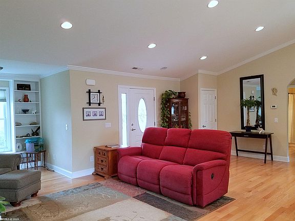 2nd image of 1085 Stafford Dr