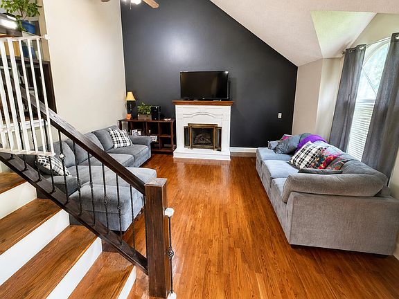 4th image of 533 Middle View Dr