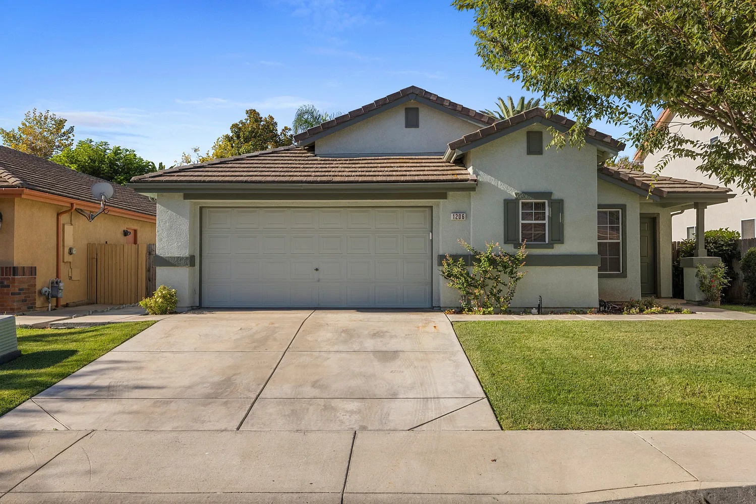 3 bed, 1523 sqft, $2,300 — Photo 1