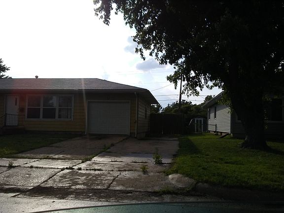 3rd image of 1936 Roberts Ave