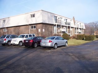 3 Hawthorne Ln APT 306, Fox Lake, IL 60020