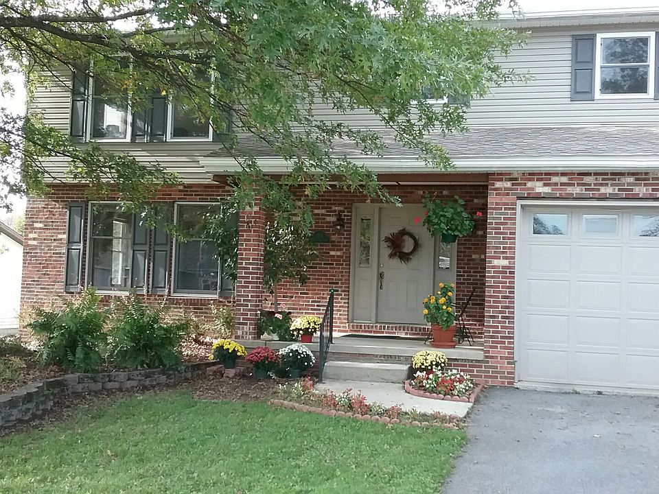 1st image of 204 White Oak Ln