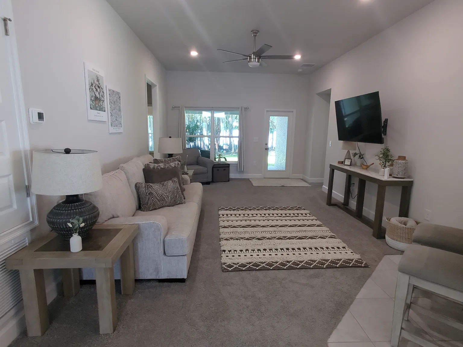3 bed, 1820 sqft, $2,975 — Photo 3