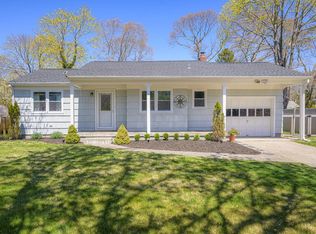 33 Staller Blvd, Hampton Bays, NY 11946