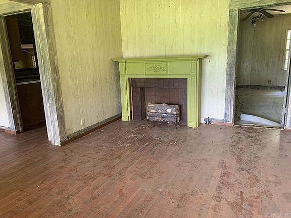 2nd image of 1920 Columbia Road 12