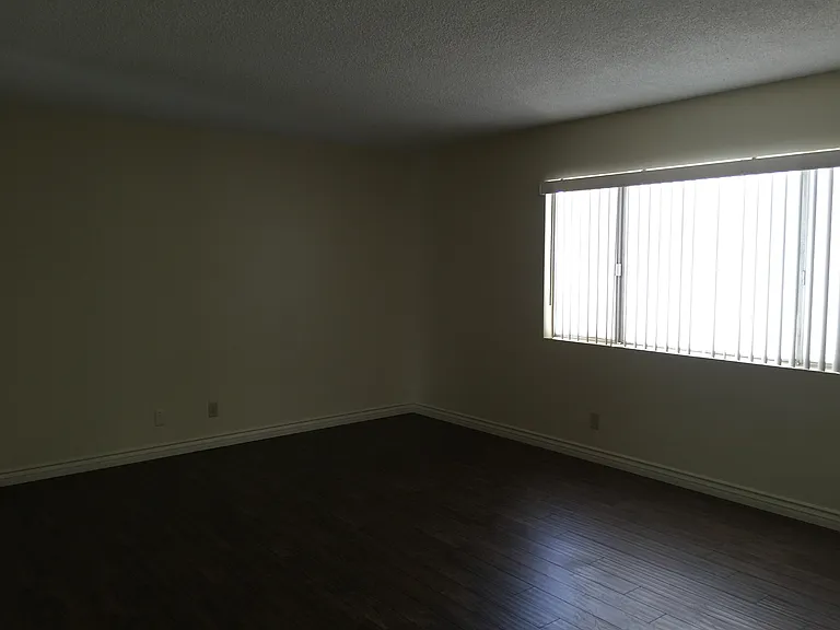202 N Ellis St — Photo 7