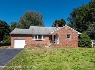 17 Mayfair Rd, Holmdel, NJ 07733